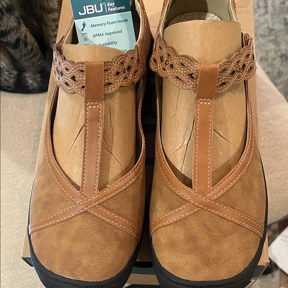 JBU Tan Women's Buttercup Flats/NIB/9.5M - Picture 8 of 14